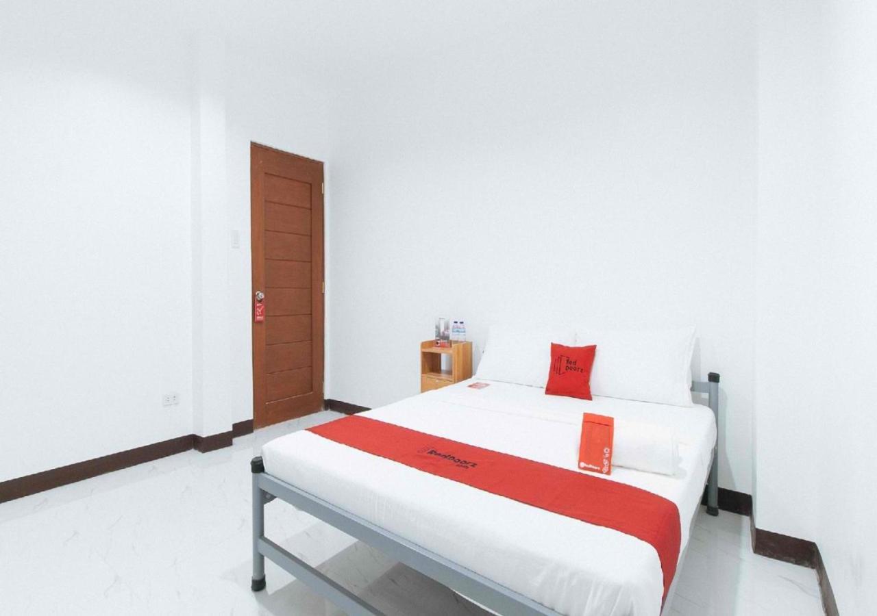 ماكتان Reddoorz At Seacoast Lapu Lapu Property المظهر الخارجي الصورة